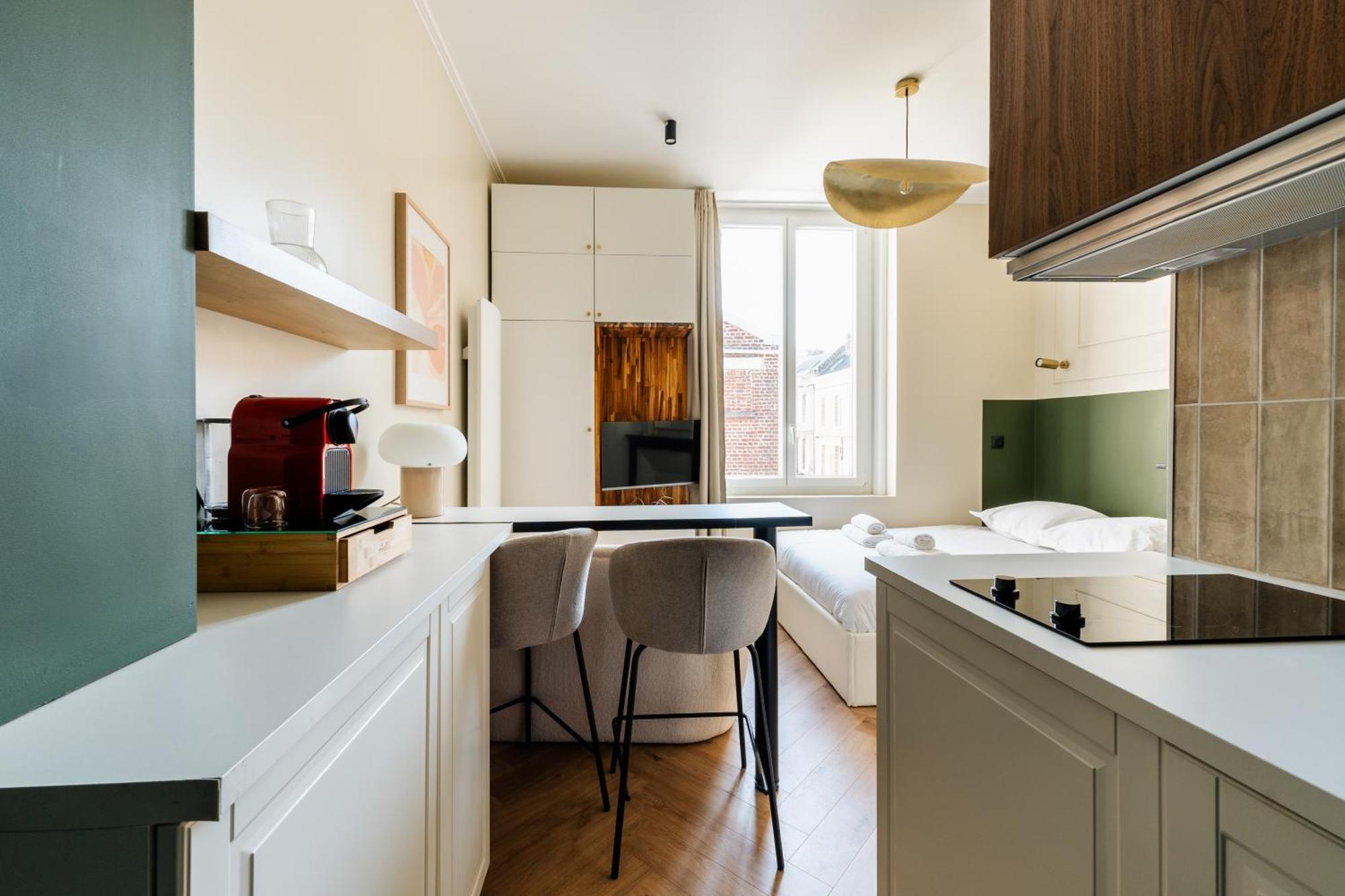 Cozett'home - Chics & Modernes - 2 Pas Du Cirque Jules Verne - *