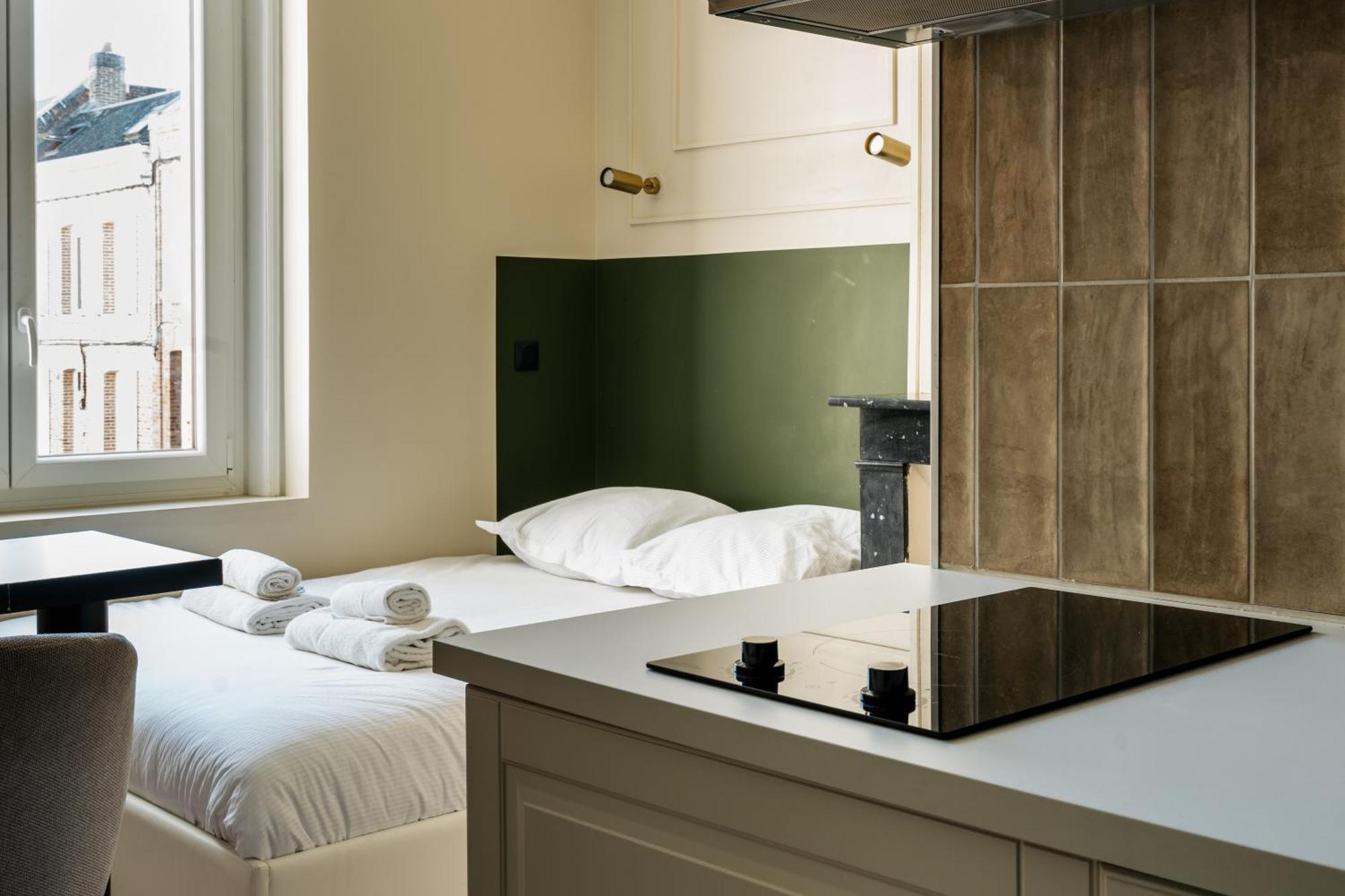 Cozett'home - Chics & Modernes - 2 Pas Du Cirque Jules Verne - *